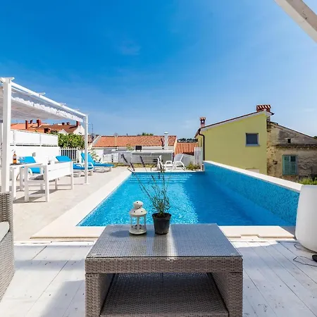 Amazing Two Studio With Pool Appartement Pula
