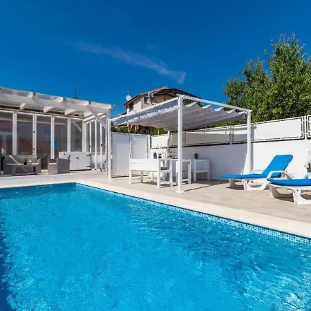 Amazing Two Studio With Pool